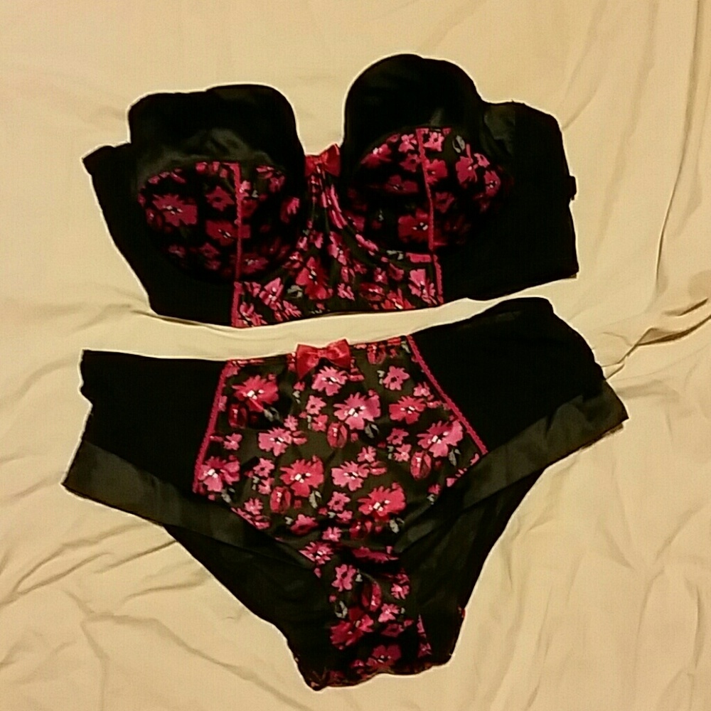 Black & Pink Floral Bustier Set - Women's Intimates